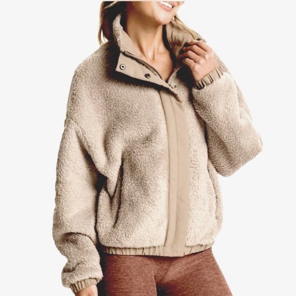 Vuori Jackets & Blazers - Vuori Women's Cozy Sherpa Full Zip Fleece Jacket Tan Medium VW530